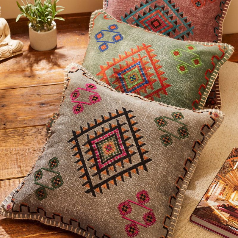 Satara stone wash cushion with embroidery, grey 50x50cm
